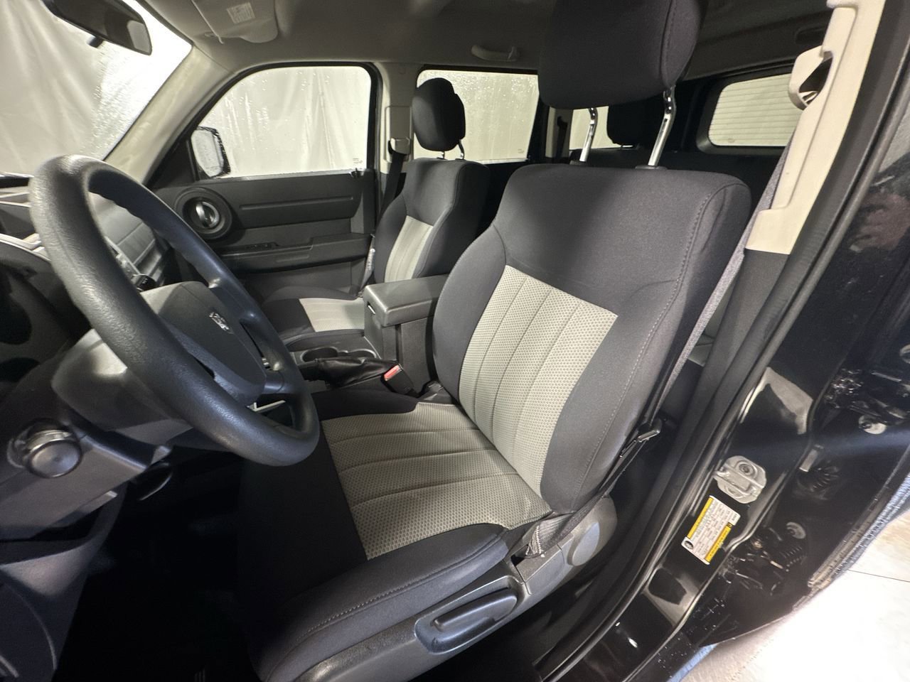 Used 2010 Dodge Nitro SE AWD/4WD image 3