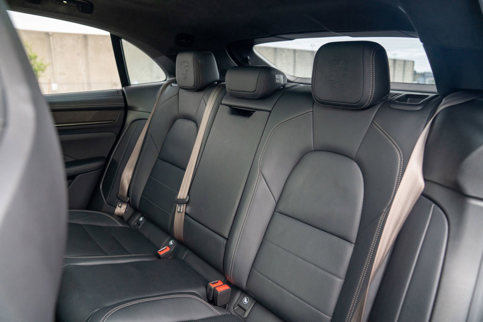 Certified 2025 Porsche Macan Turbo Electric AWD/4WD image 24