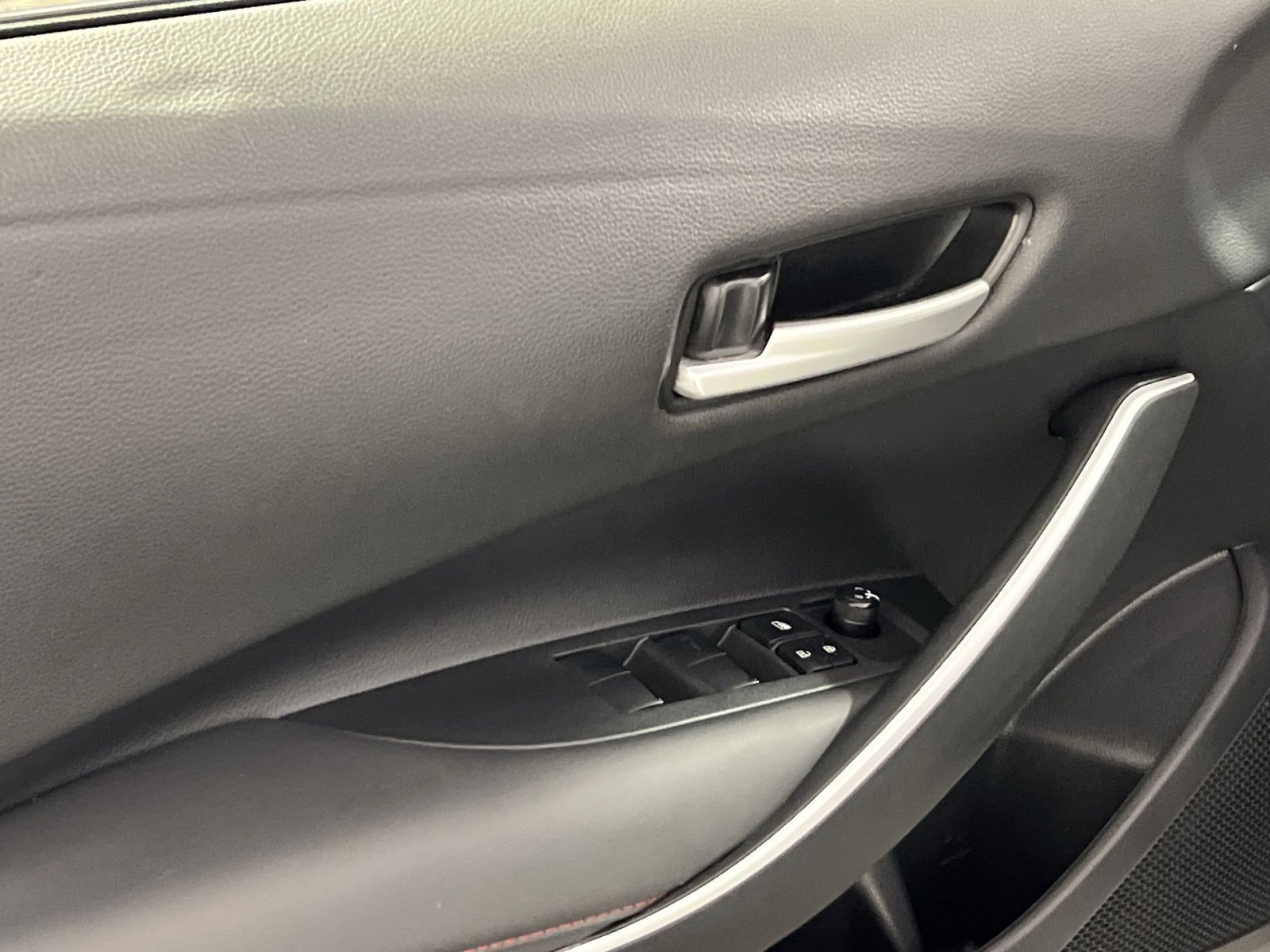 Used 2024 Toyota Corolla SE image 15