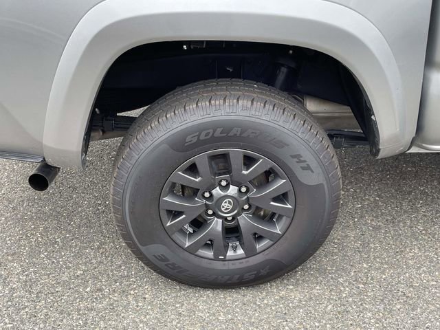 Used 2023 Toyota Tacoma SR5 w/ Technology Package image 9