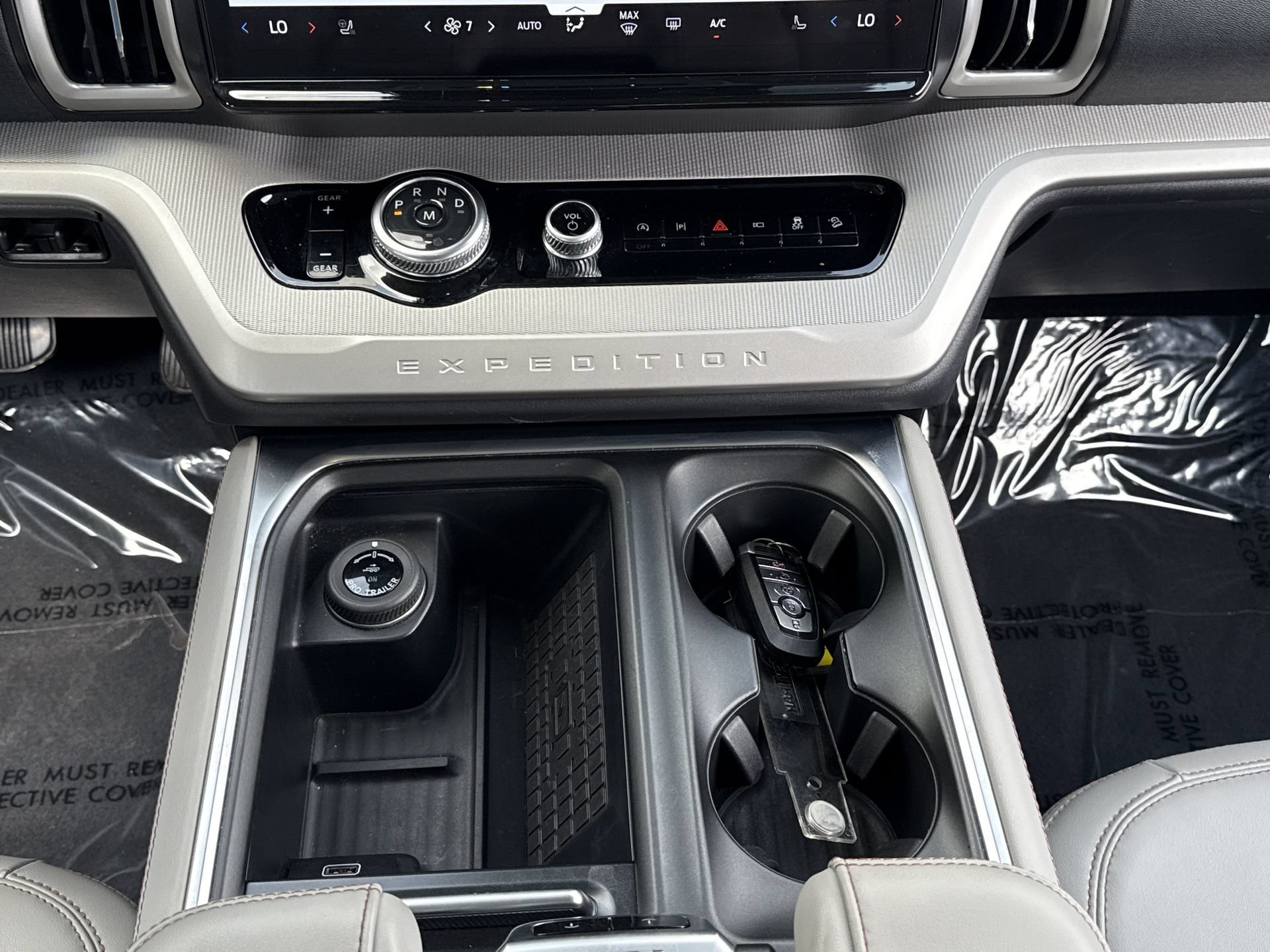 Certified 2025 Ford Expedition Active AWD/4WD image 5