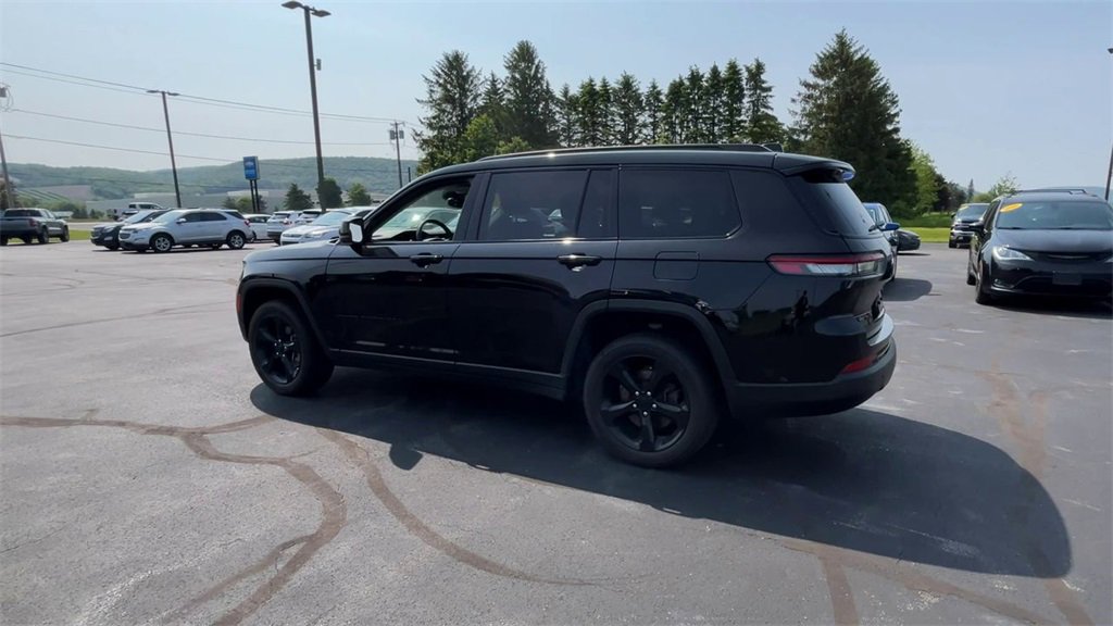 Used 2023 Jeep Grand Cherokee L Limited w/ Black Appearance Package image 6