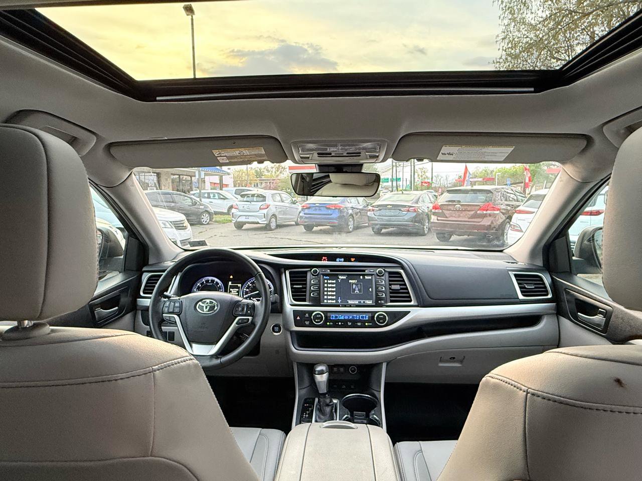 Used 2019 Toyota Highlander XLE AWD/4WD image 22