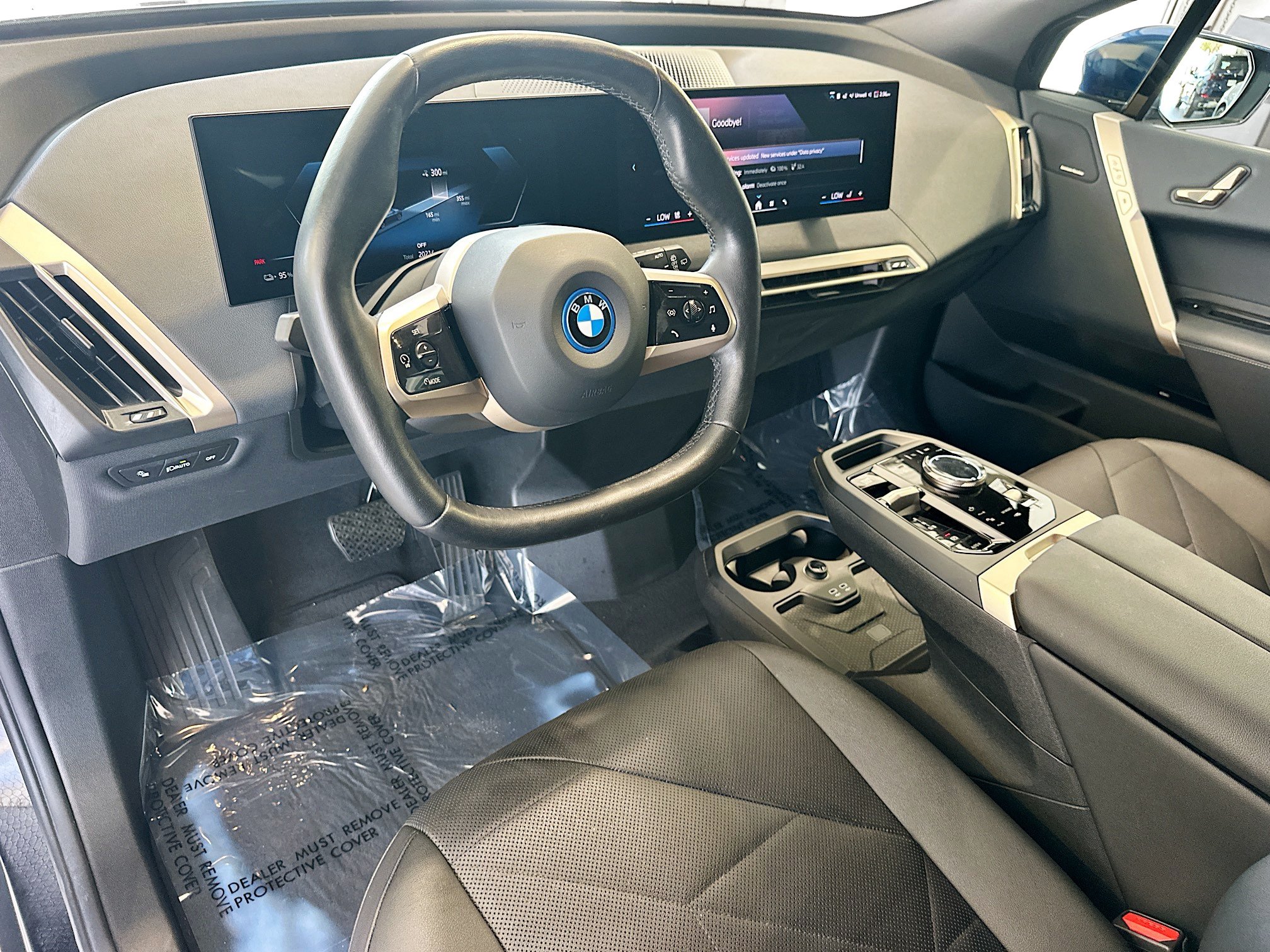 Used 2024 BMW iX xDrive50 w/ Sport Package AWD/4WD image 9