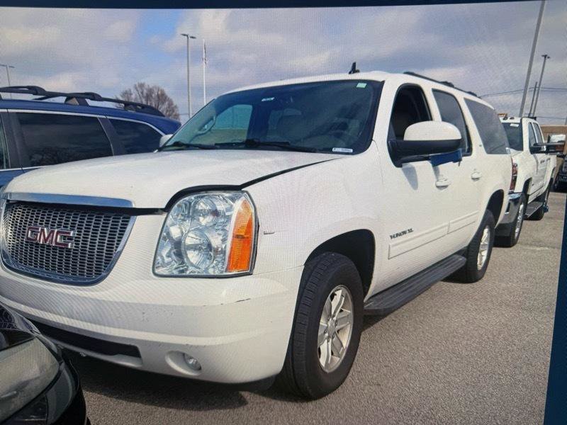 Used 2013 GMC Yukon XL SLT image 3