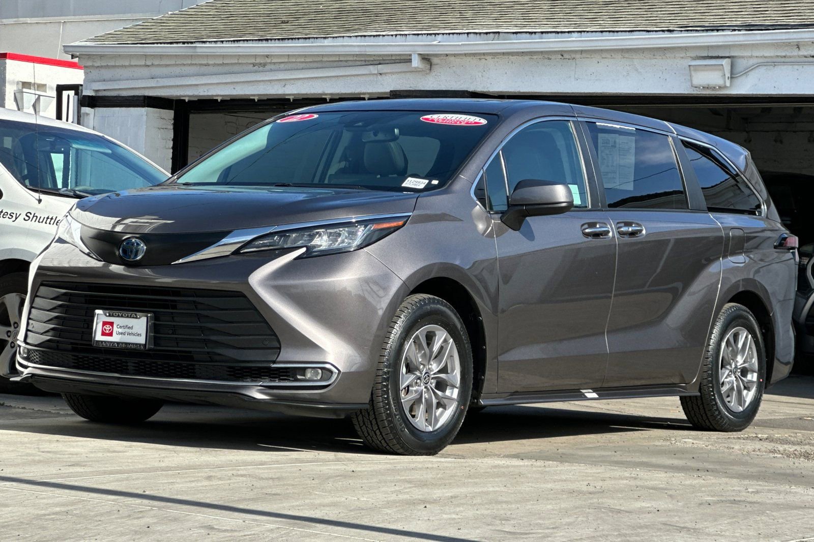 Certified 2022 Toyota Sienna XLE image 8