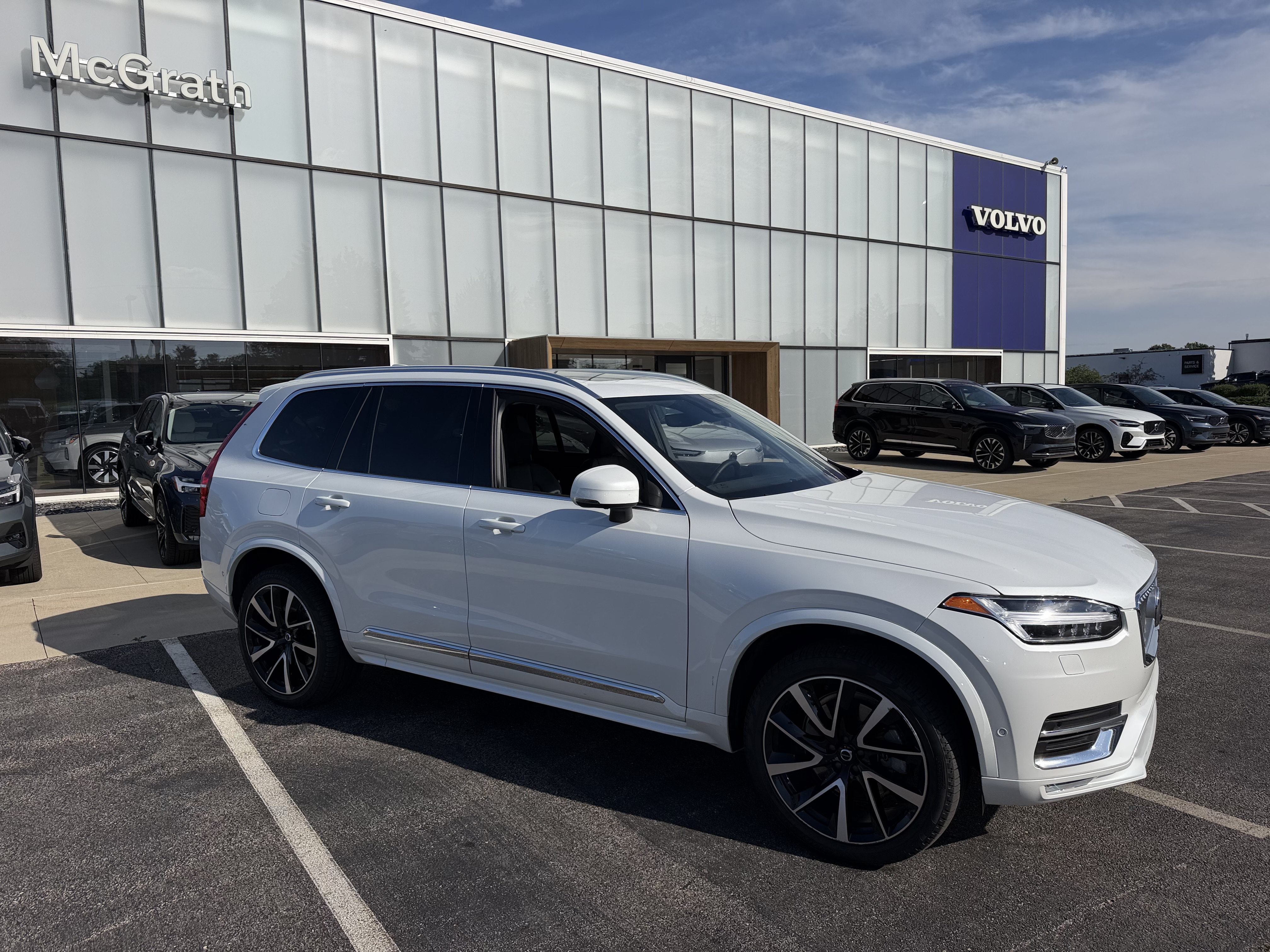 Used 2024 Volvo XC90 B5 Plus w/ Protection Package AWD/4WD image 3