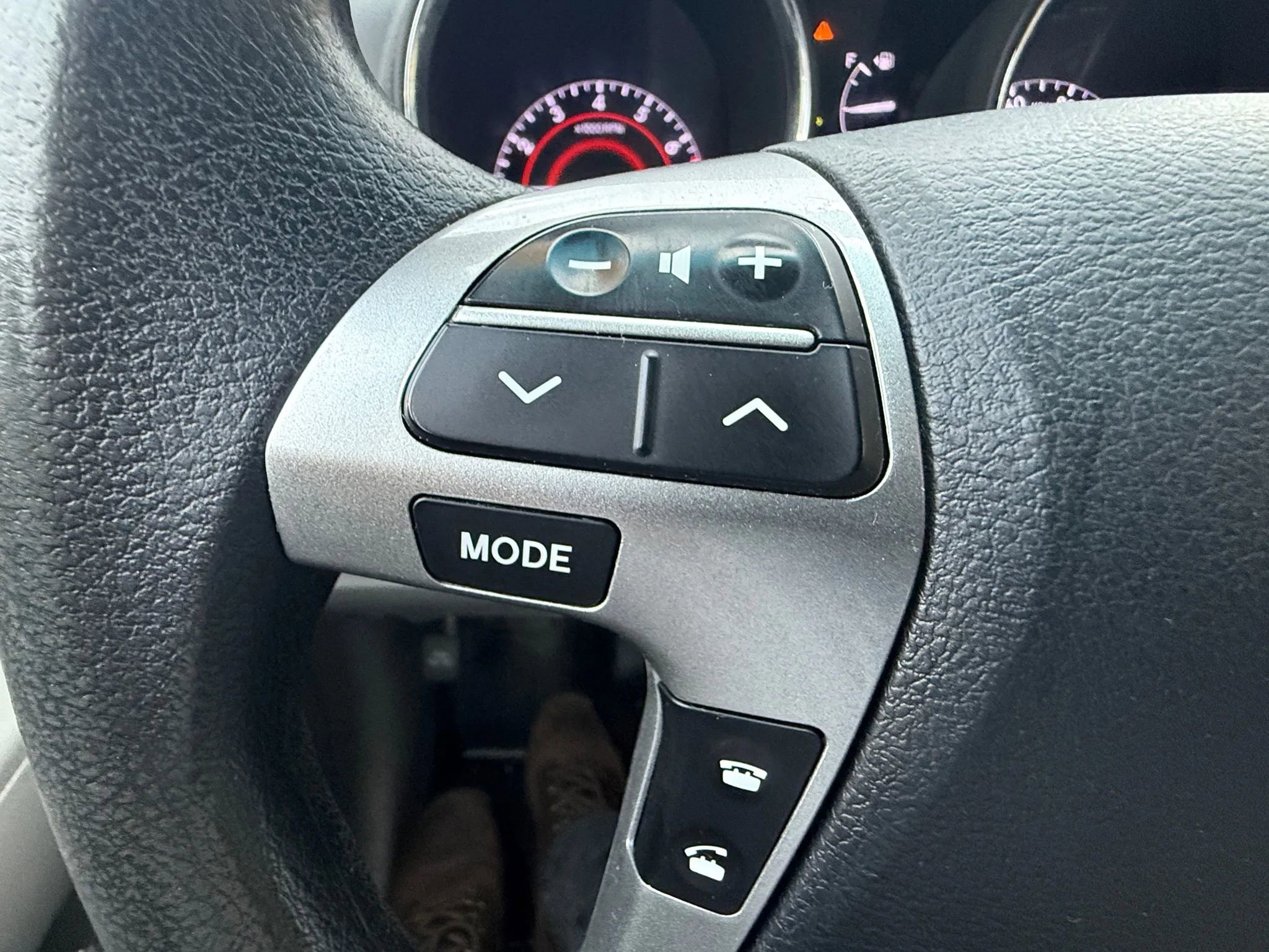 Used 2013 Toyota Highlander SE image 23