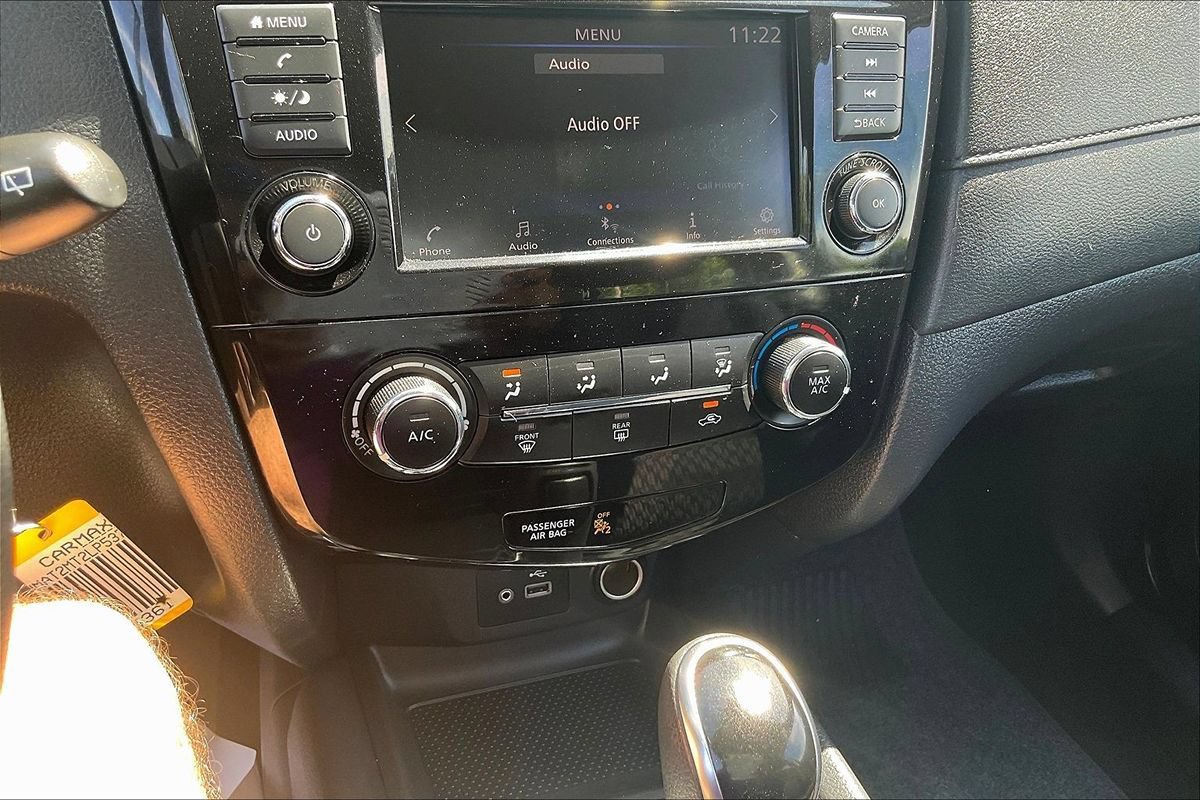 Used 2020 Nissan Rogue S FWD image 16