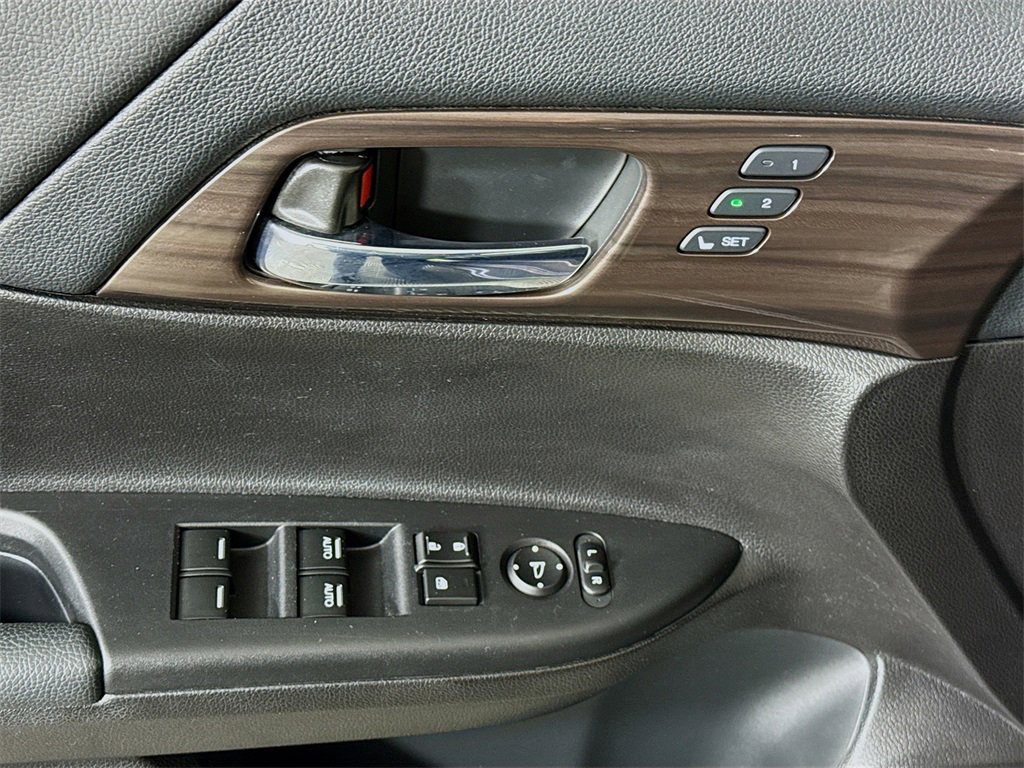 Used 2017 Honda Accord EX-L image 23