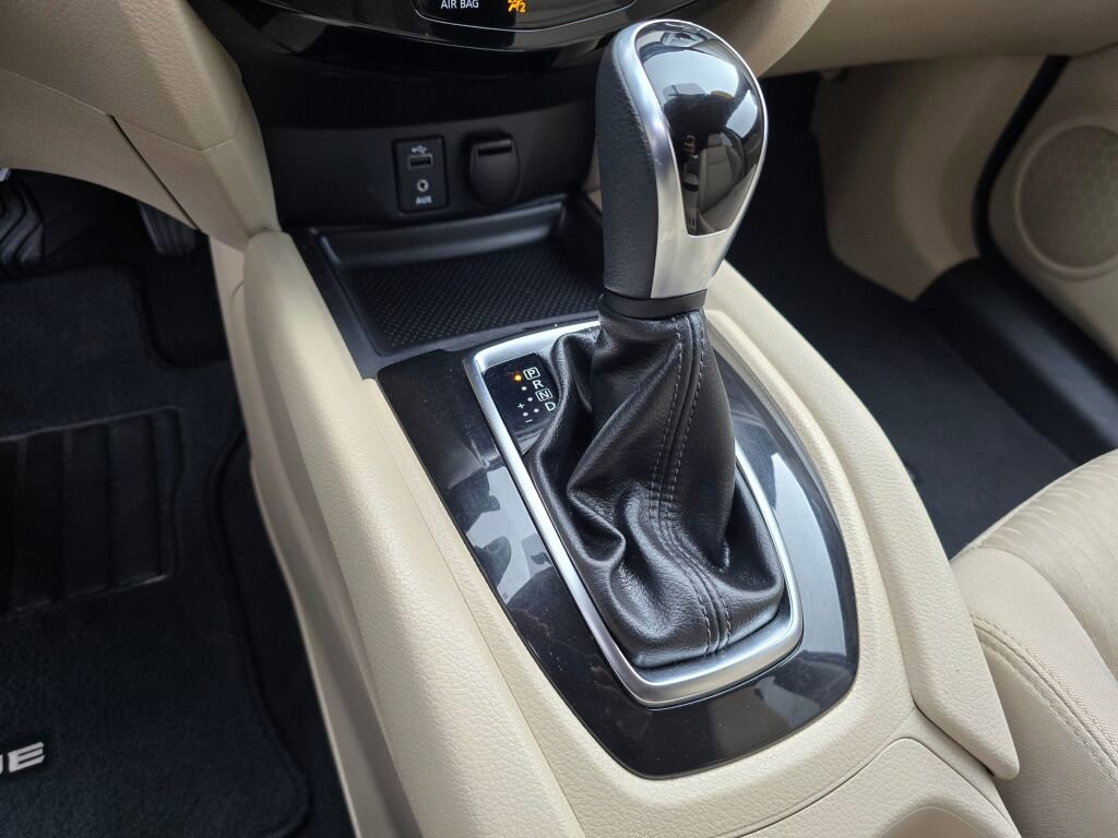 Used 2017 Nissan Rogue SV w/ SV Premium Package FWD image 23