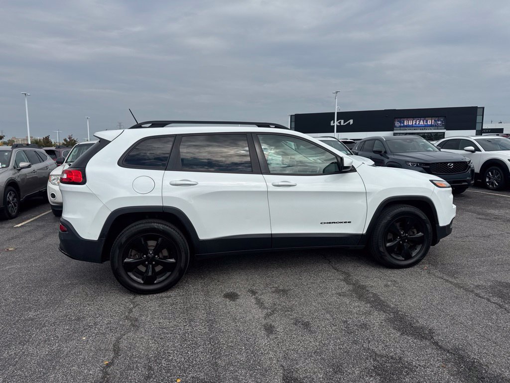 Used 2015 Jeep Cherokee Latitude w/ Cold Weather Group AWD/4WD image 8