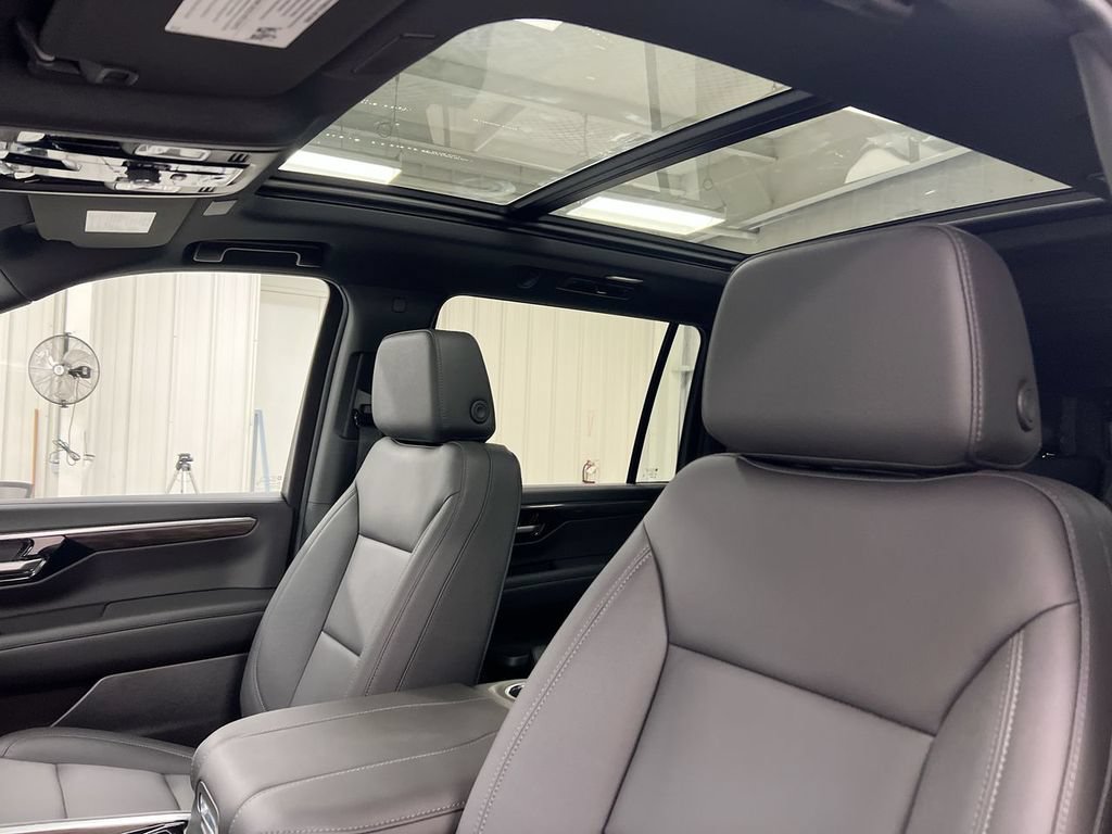New 2026 Chevrolet Suburban Z71 w/ Comfort Package AWD/4WD image 20