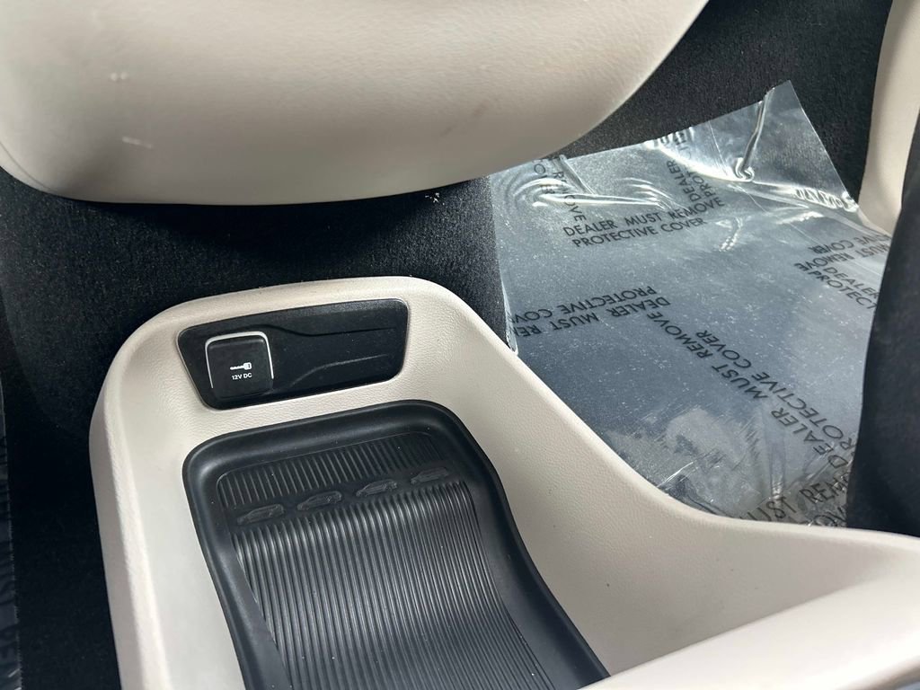 Used 2023 Chrysler Voyager LX image 31