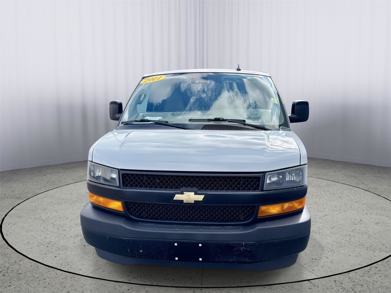Used 2021 Chevrolet Express 3500 w/ Driver Convenience Package RWD image 27