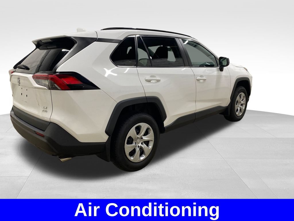 Used 2019 Toyota RAV4 LE AWD/4WD image 4