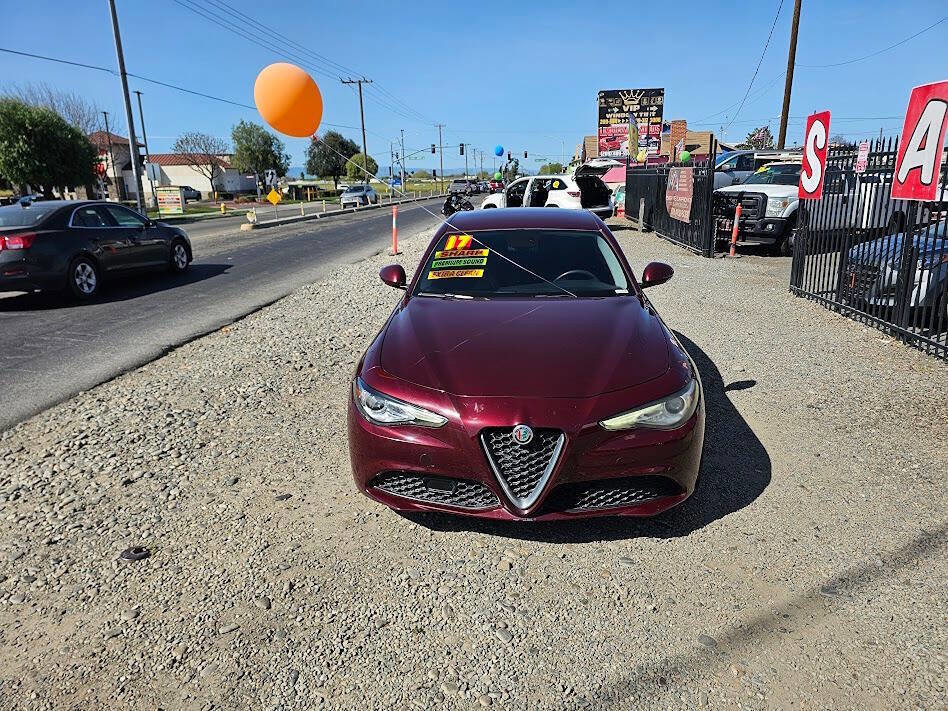 Used 2017 Alfa Romeo Giulia RWD image 2