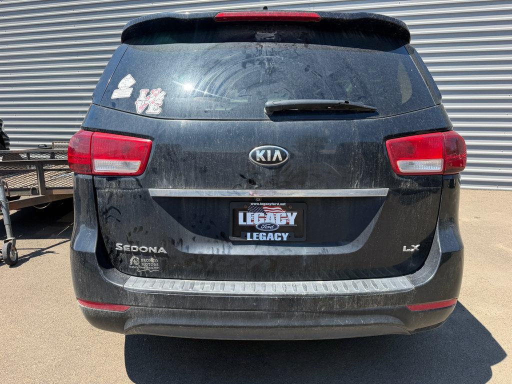 Used 2017 Kia Sedona LX FWD image 3