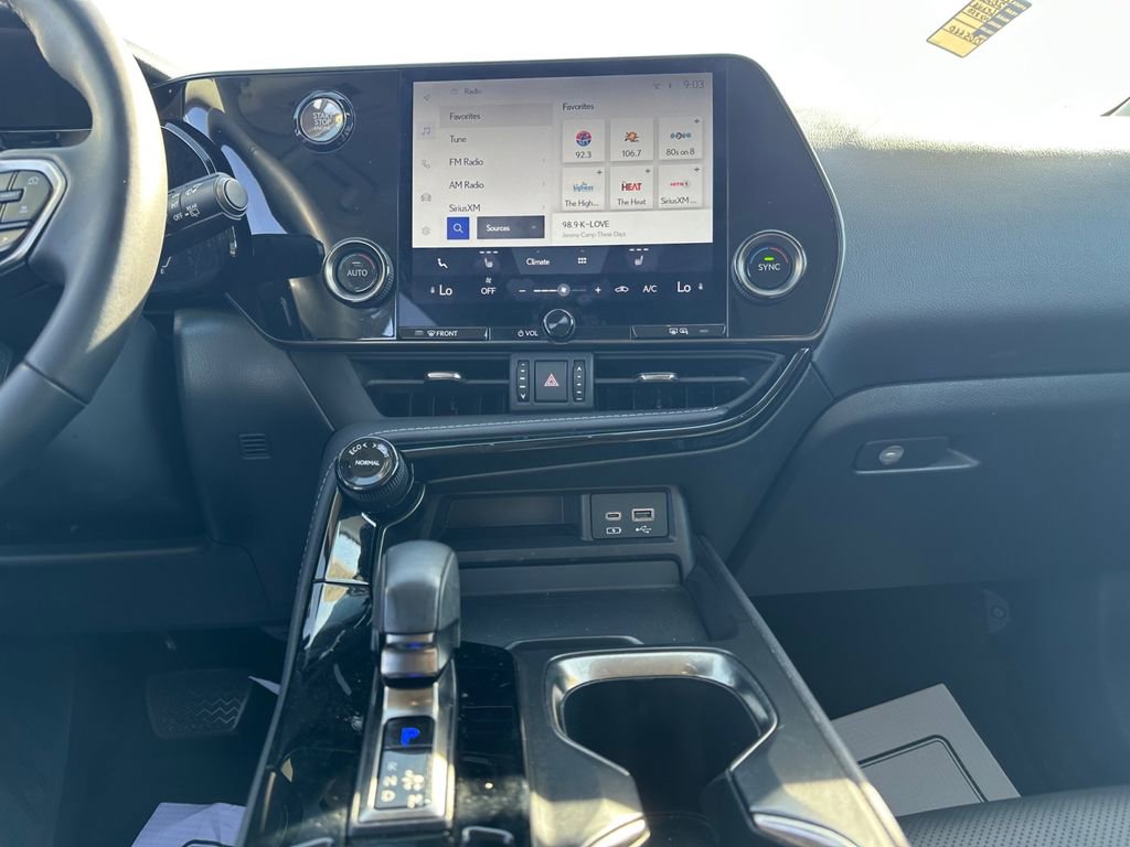 Used 2023 Lexus NX 250 FWD w/ Towing Package (2000 Lbs) image 12