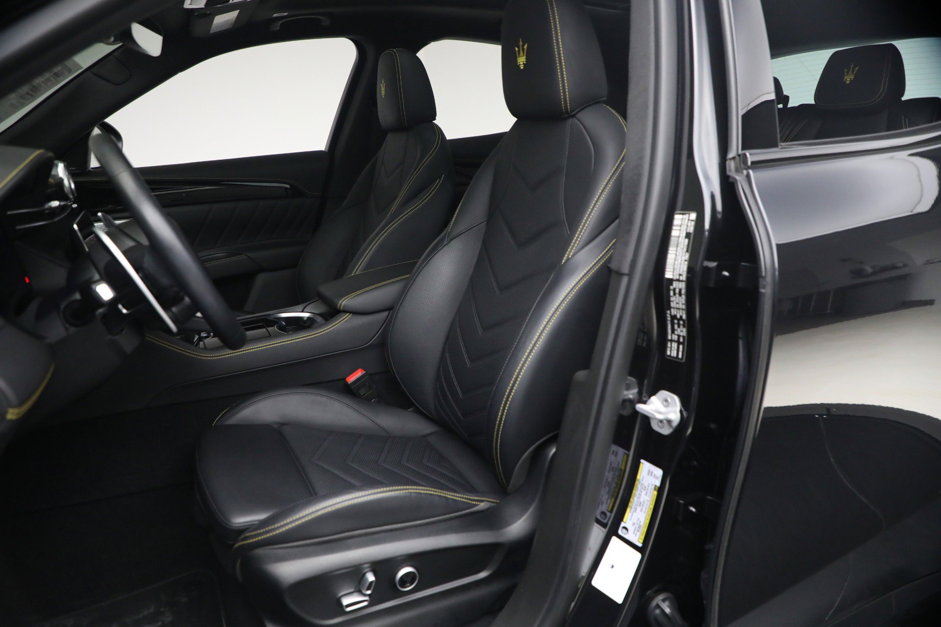 Certified 2023 Maserati Grecale Modena image 15