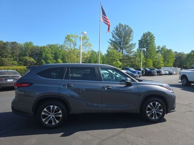 Used 2023 Toyota Highlander XLE FWD image 9