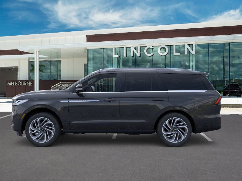New 2025 Lincoln Navigator Reserve image 3
