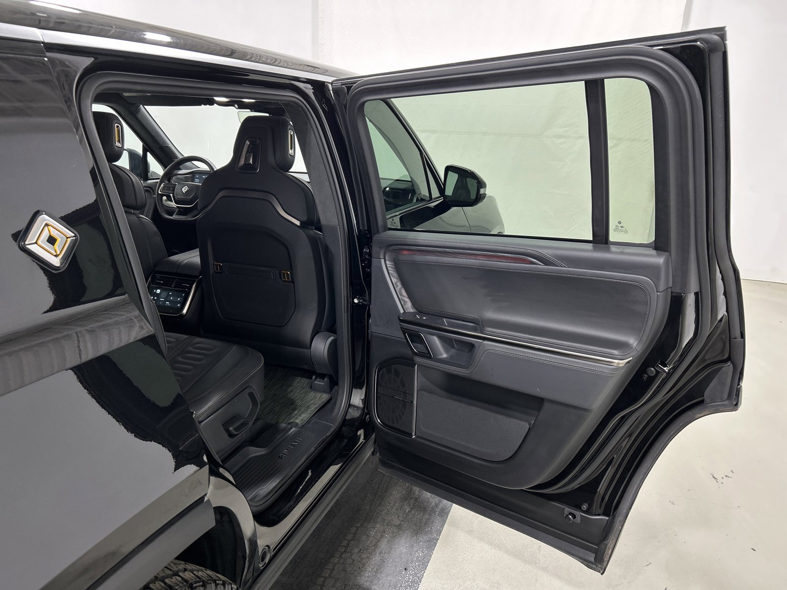 Used 2022 Rivian R1S Launch Edition image 19