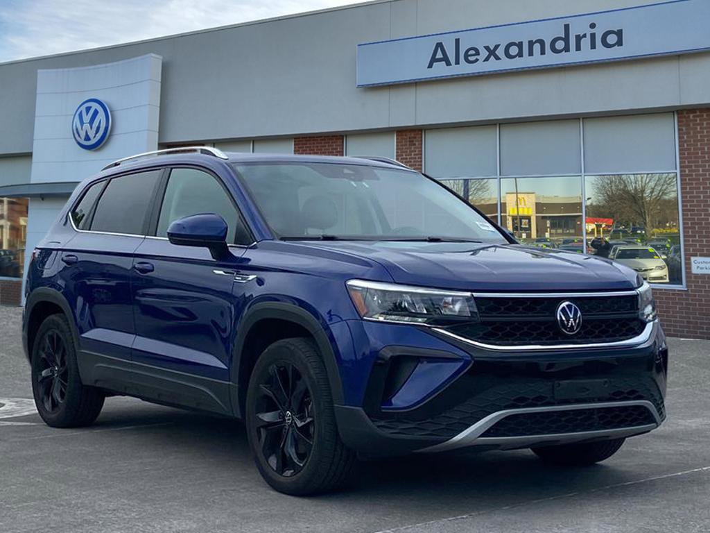 Certified 2023 Volkswagen Taos SE w/ Panoramic Sunroof Package AWD/4WD image 1