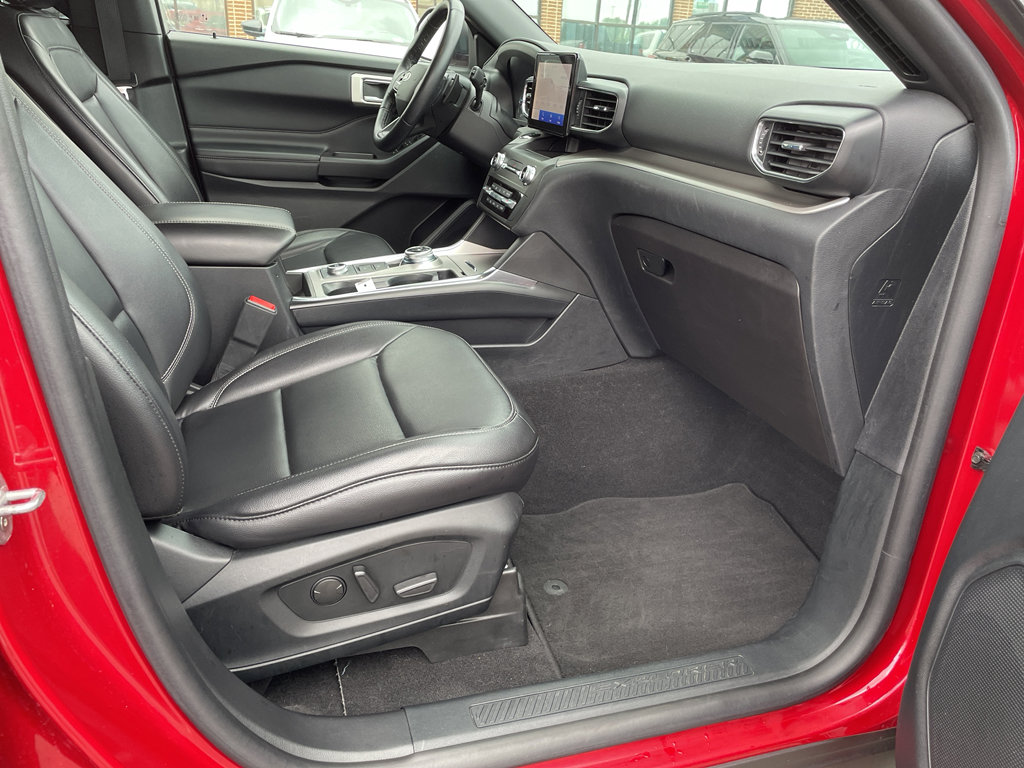 Used 2020 Ford Explorer XLT w/ Equipment Group 202A image 30