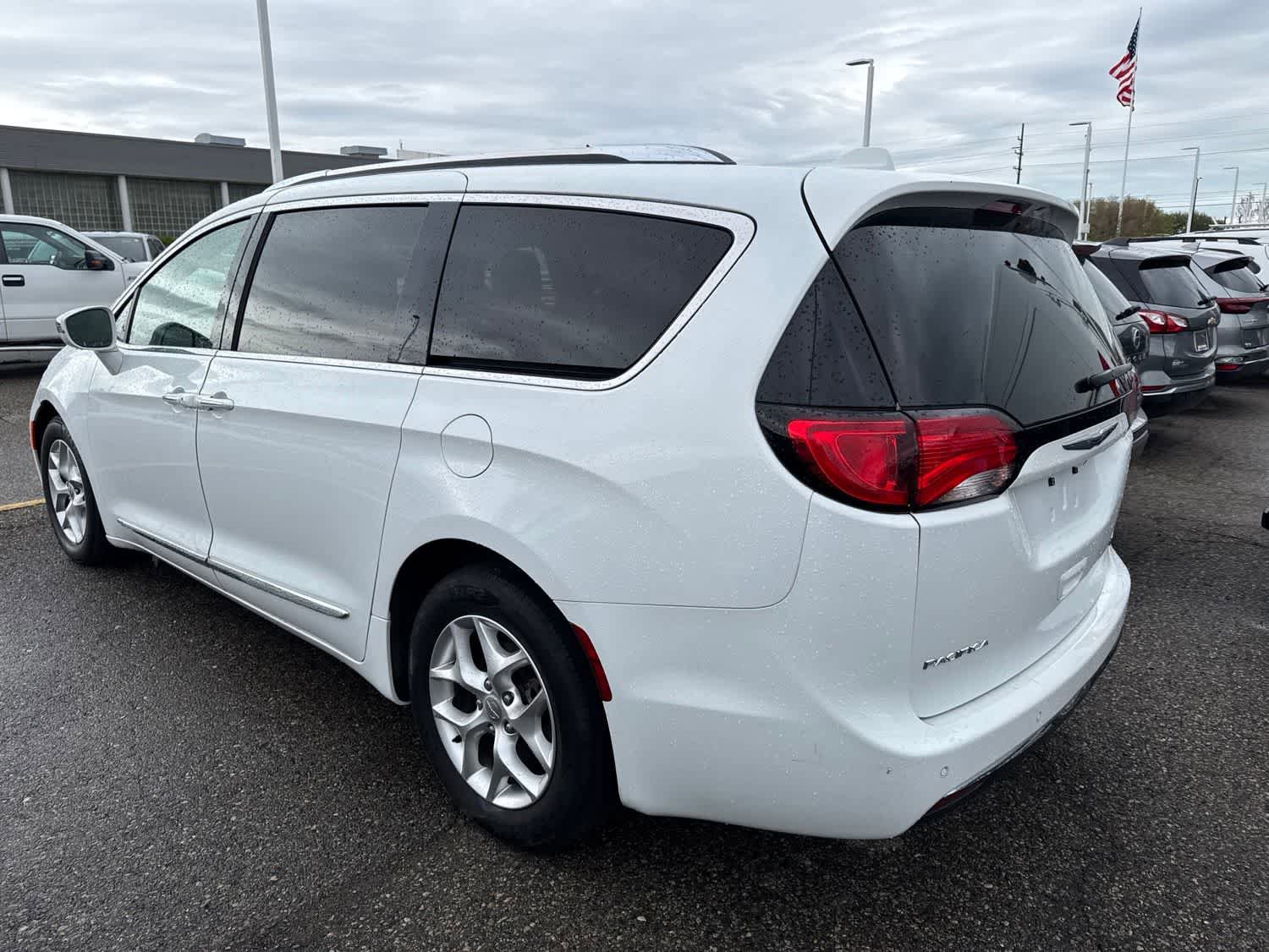 Used 2020 Chrysler Pacifica Limited FWD image 26