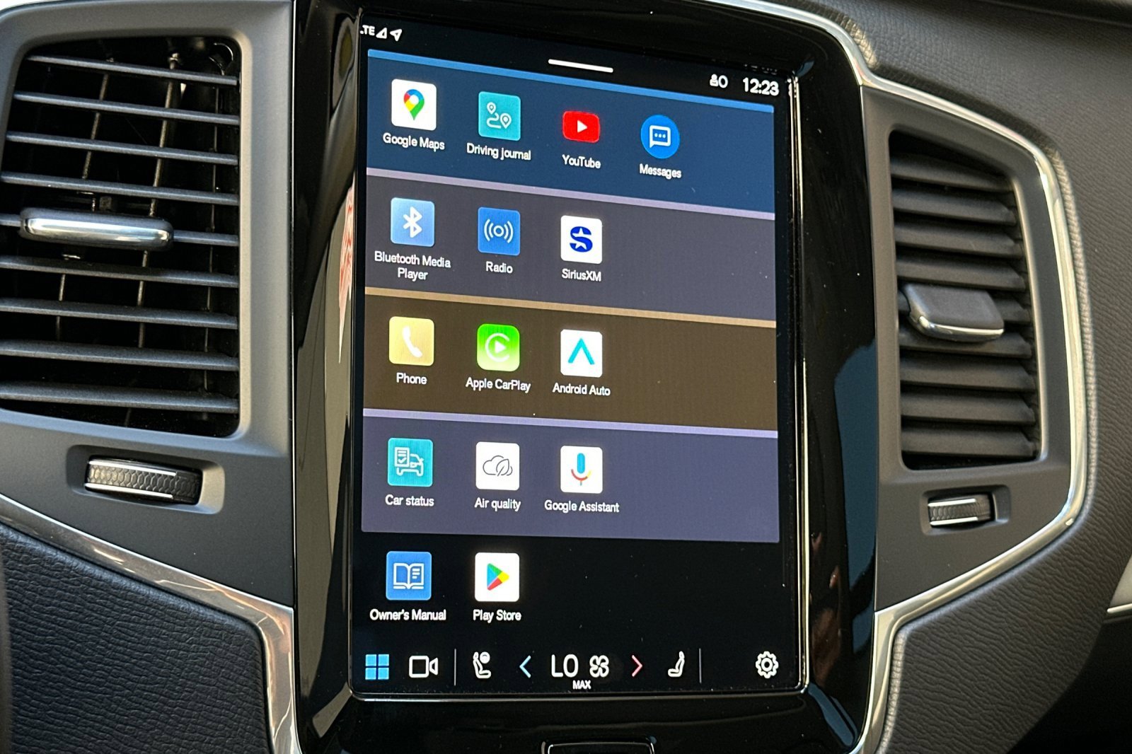 Certified 2025 Volvo XC90 B5 Core w/ Protection Package Premier image 21