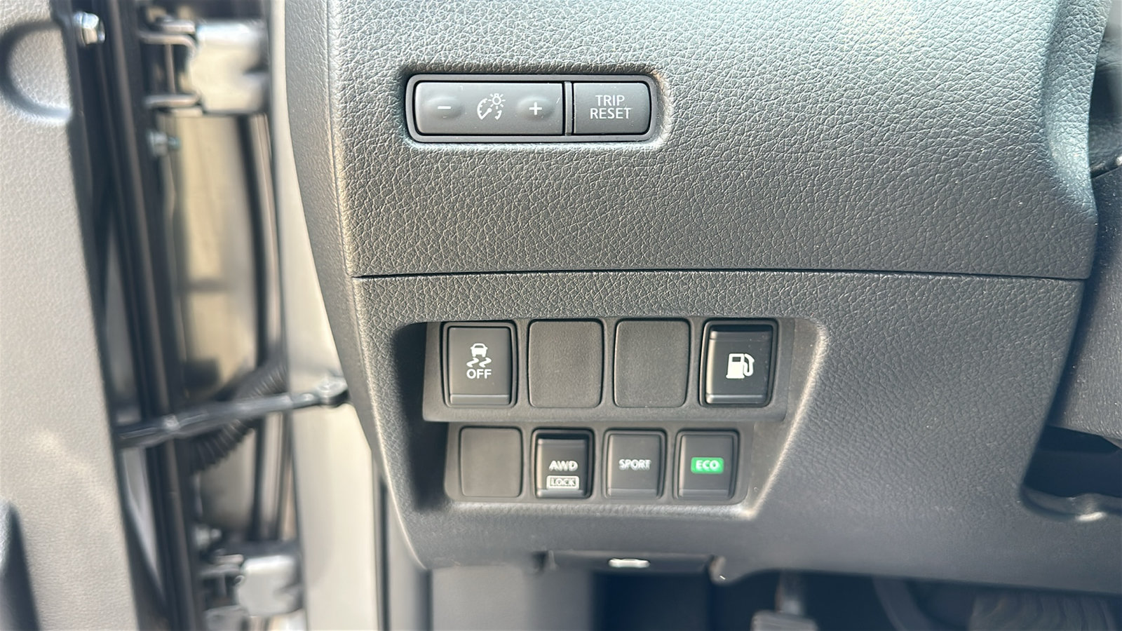 Used 2018 Nissan Rogue S AWD/4WD image 14