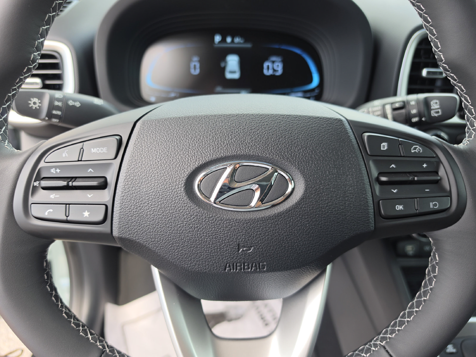 New 2026 Hyundai Venue SEL FWD image 31