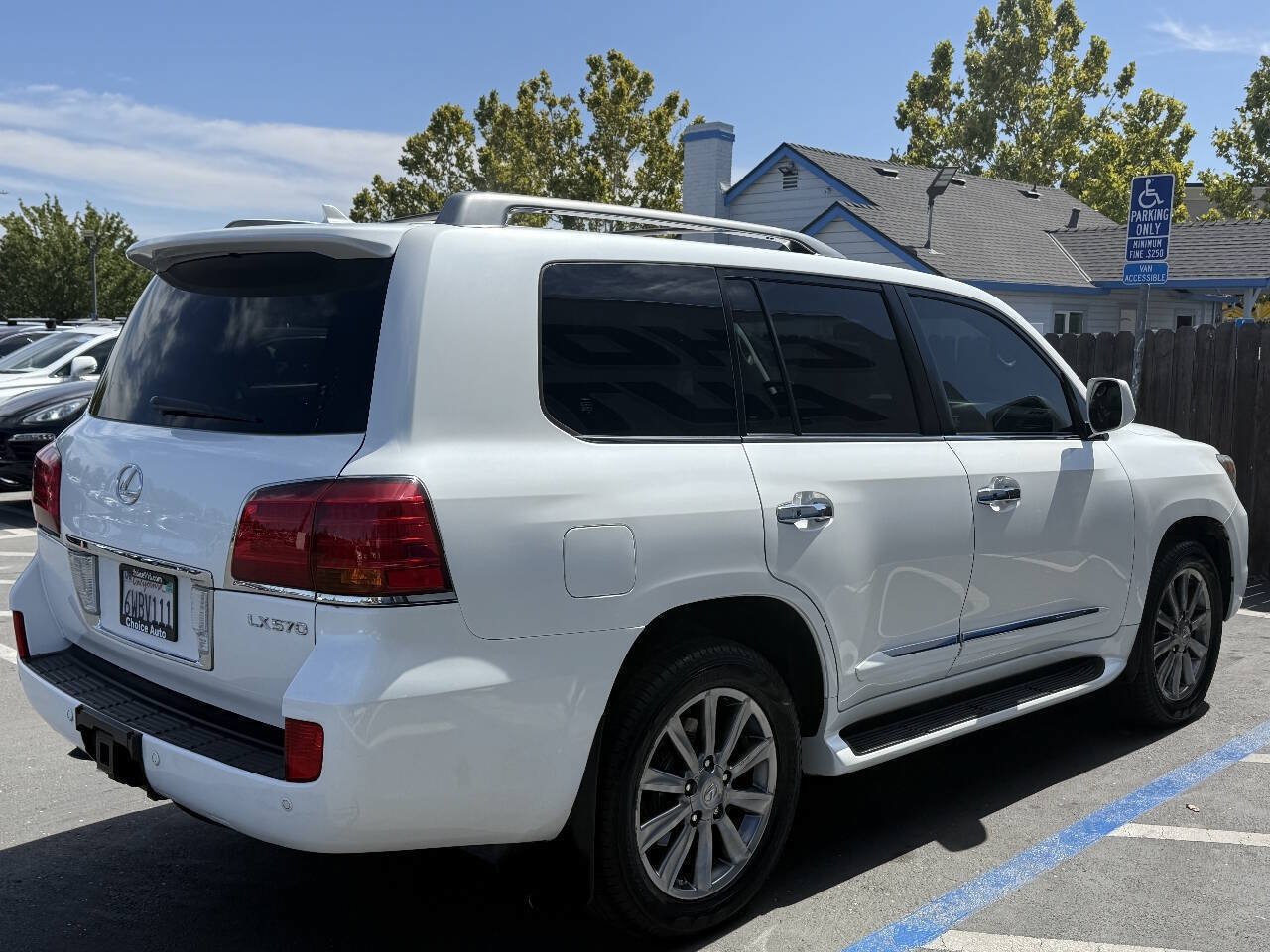 Used 2011 Lexus LX 570 4WD w/ Luxury Pkg w/Pre-crash image 5
