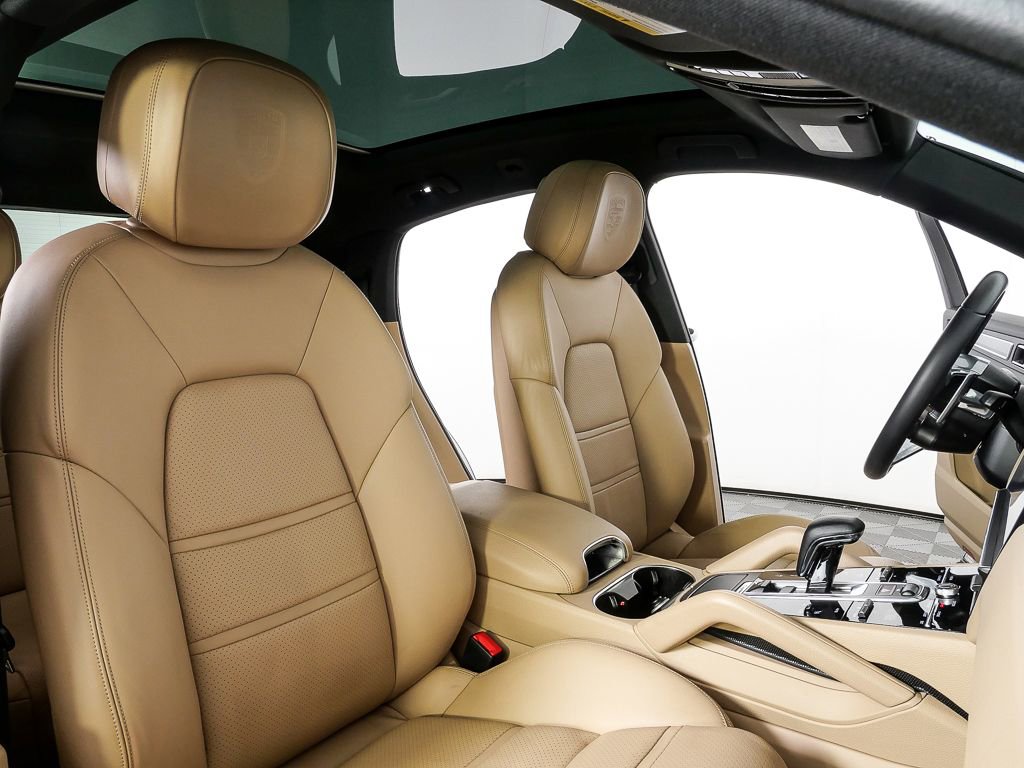 Certified 2023 Porsche Cayenne Platinum Edition AWD/4WD image 24