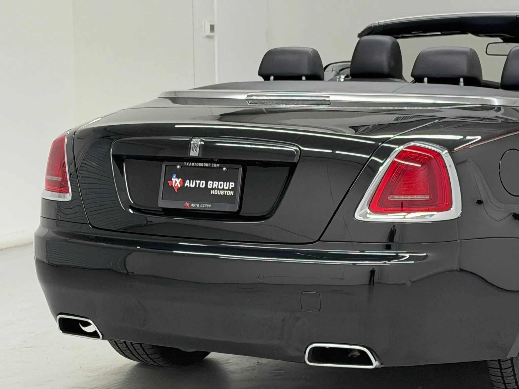 Used 2017 Rolls-Royce Dawn RWD image 87