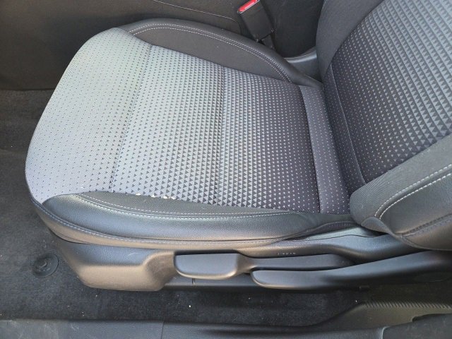 Used 2025 Chevrolet Trax LT w/ LT Convenience Package image 7