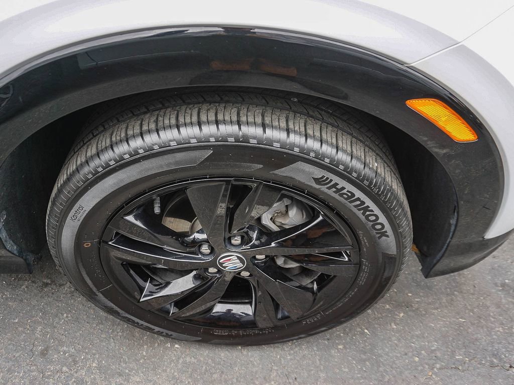Used 2024 Buick Encore GX Sport Touring FWD image 9