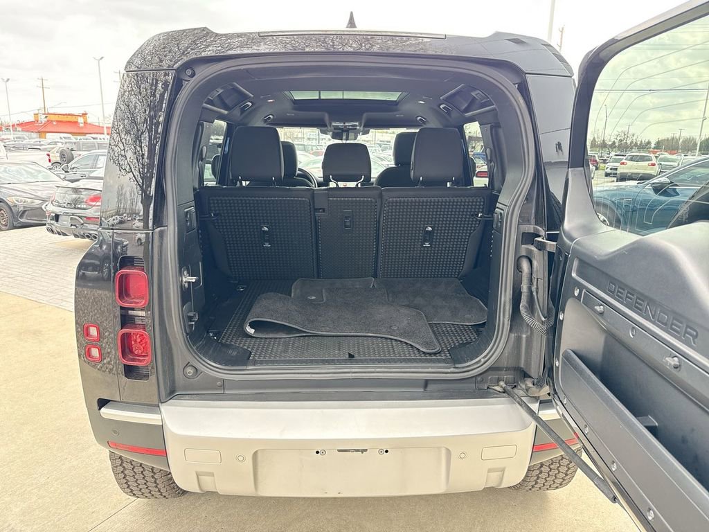 Used 2025 Land Rover Defender 110 S image 24