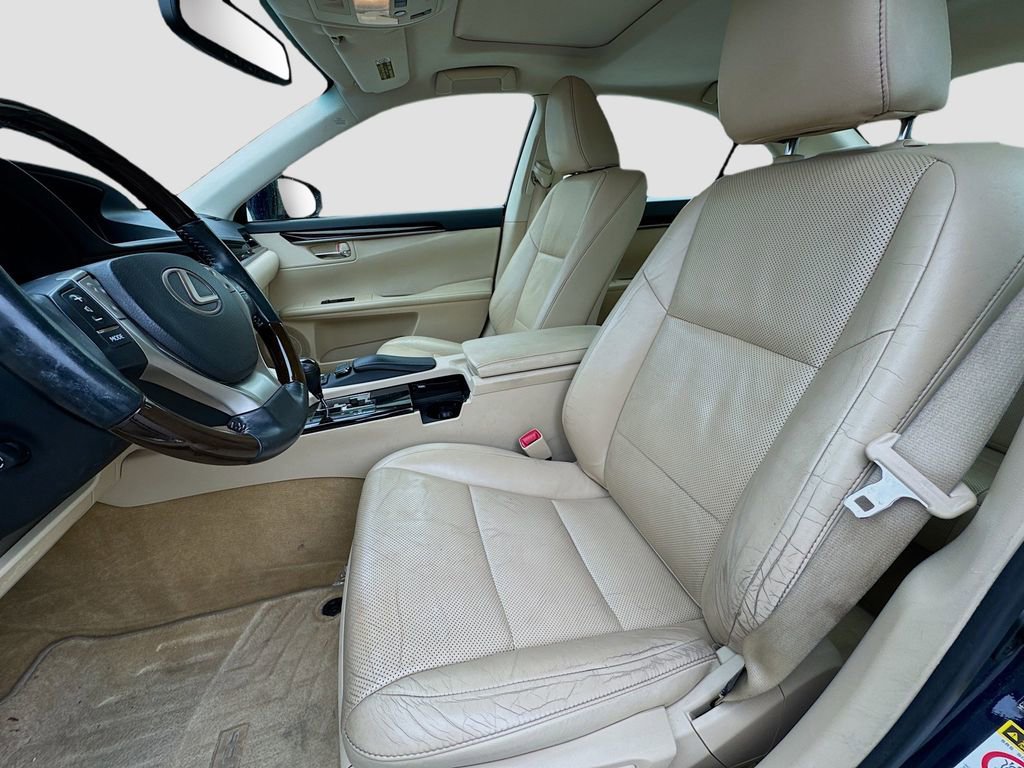 Used 2015 Lexus ES 350 w/ Luxury Package FWD image 17