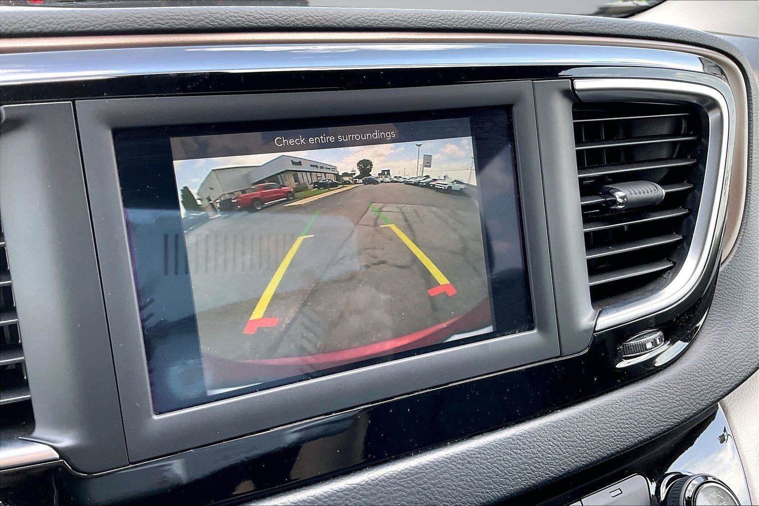 Used 2019 Chrysler Pacifica Touring-L w/ Tire & Wheel Group FWD image 20