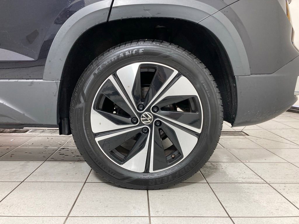 Used 2025 Volkswagen Taos SE AWD/4WD image 27