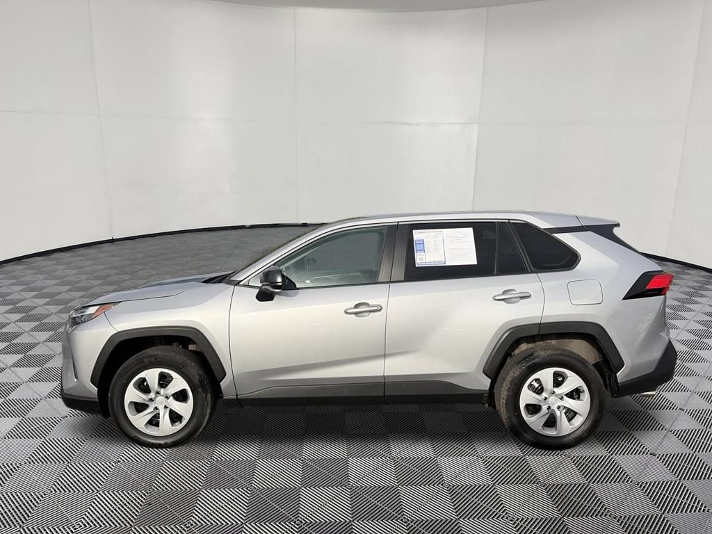 Used 2025 Toyota RAV4 LE AWD/4WD image 5
