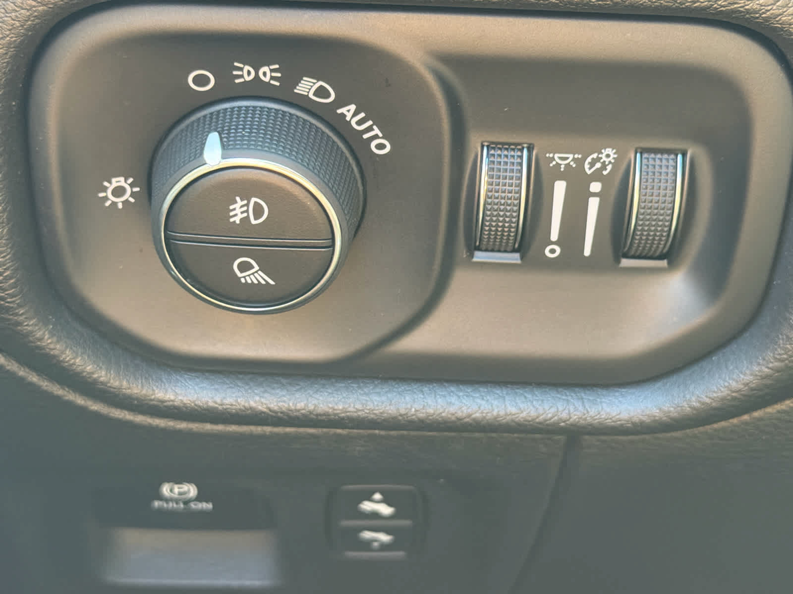 Used 2023 RAM 1500 Laramie AWD/4WD image 26