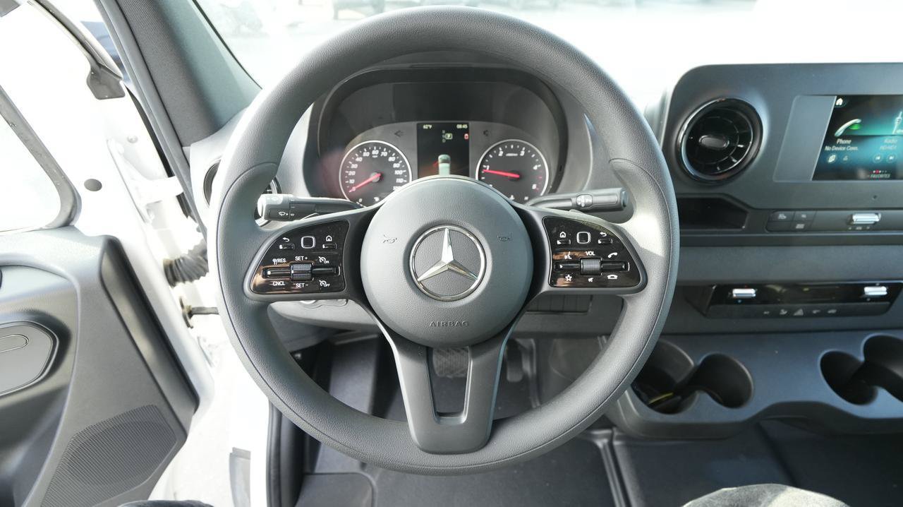 Used 2024 Mercedes-Benz Sprinter 2500 image 12