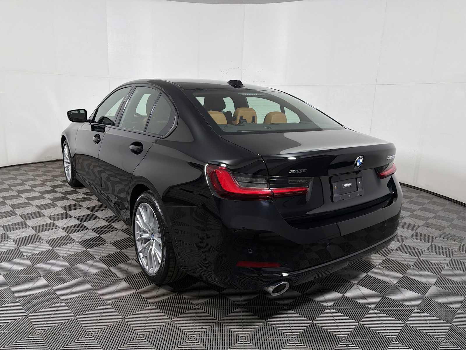 Used 2023 BMW 330i xDrive Sedan w/ Driving Assistance Package AWD/4WD image 5