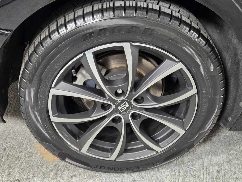 Used 2020 Toyota Camry LE FWD image 10