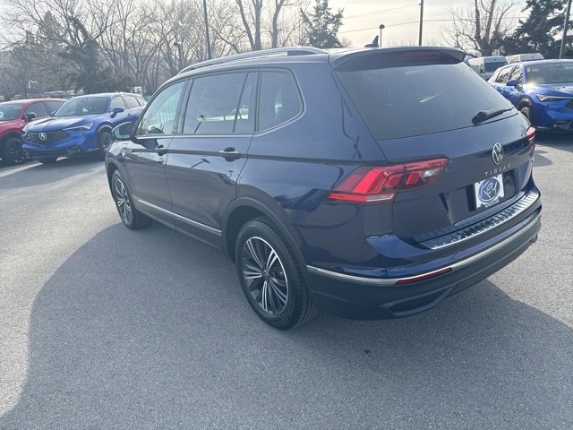 Used 2024 Volkswagen Tiguan SE image 3