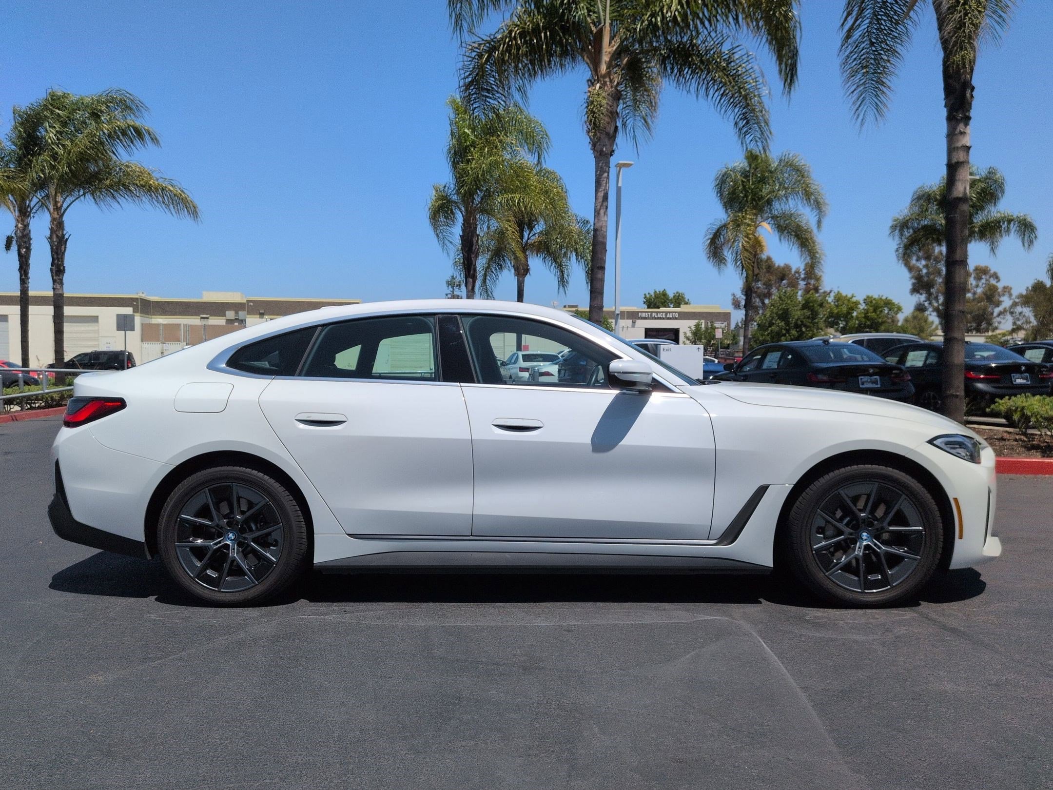 Used 2023 BMW i4 eDrive40 RWD image 11