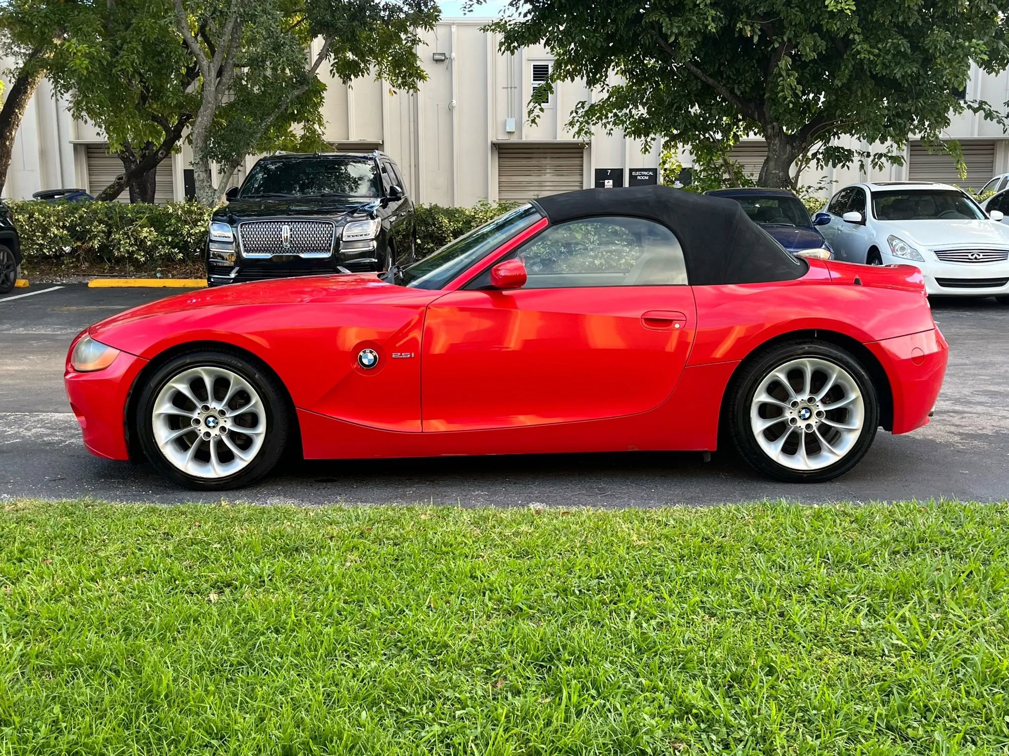 Used 2004 BMW Z4 2.5i image 5